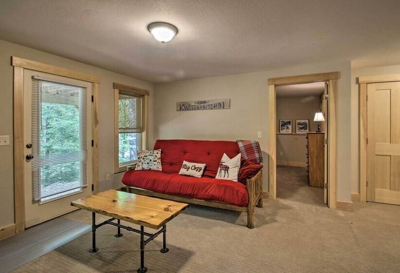 White Mountain Home Near Lakes & Kancamagus Hwy!