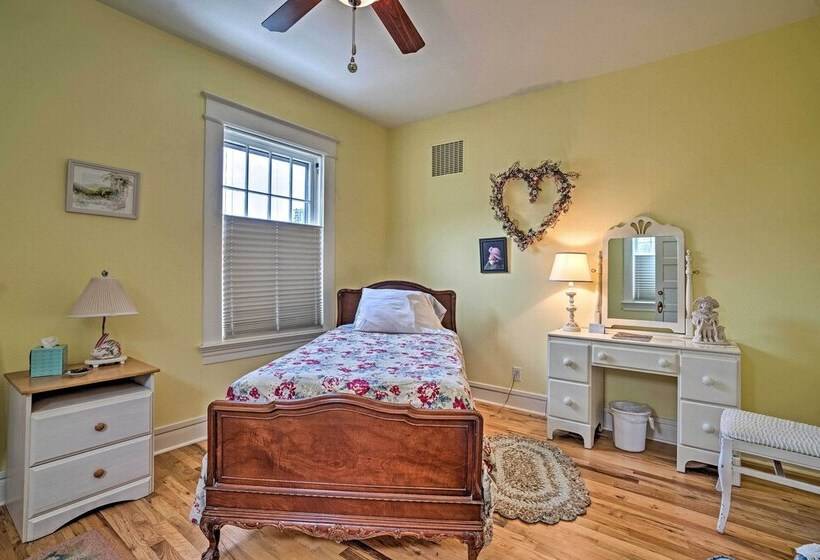 Wine Country Home With Yard; Walk To Downtown!