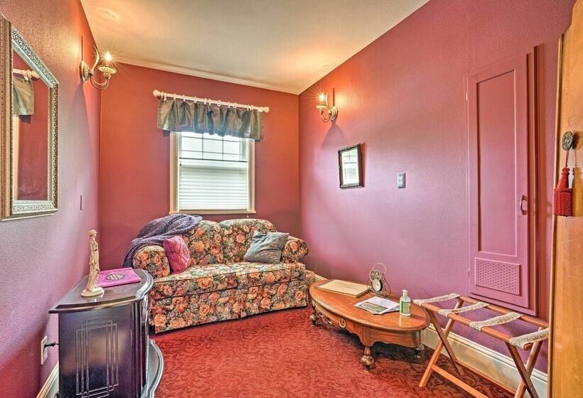 Wine Country Home With Yard; Walk To Downtown!