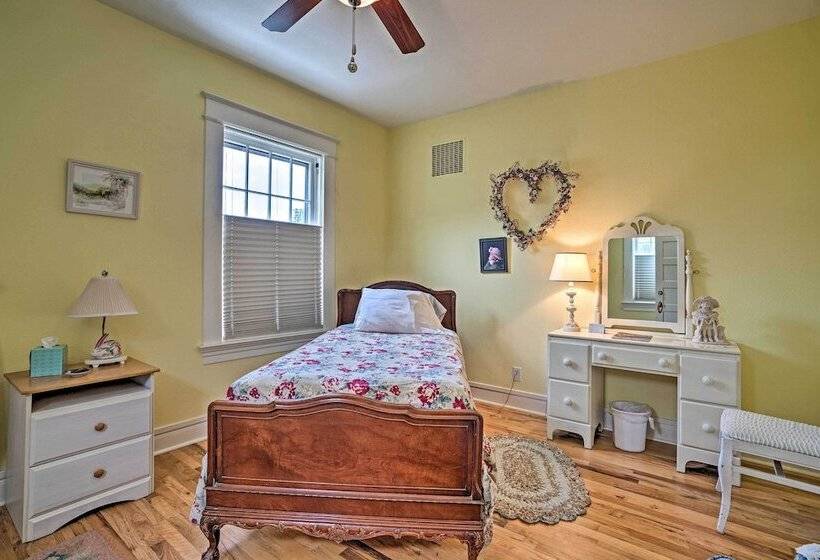 Wine Country Home With Yard; Walk To Downtown!