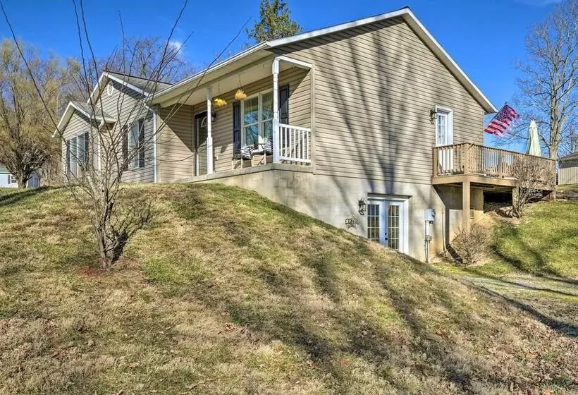 Berkeley Springs Vacation Home W/ Fire Pit!