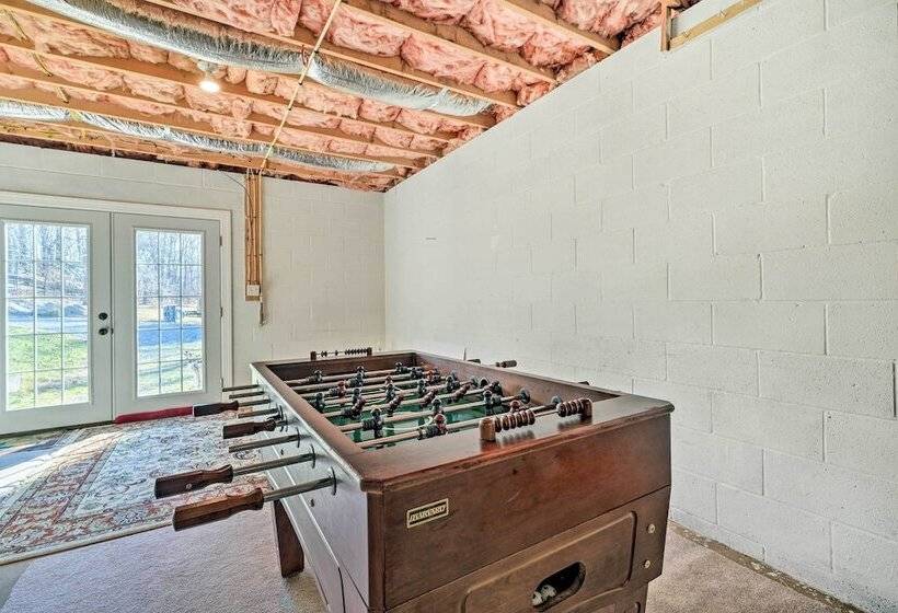 Berkeley Springs Vacation Home W/ Fire Pit!