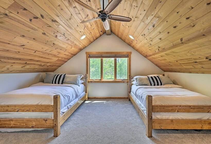 Cabin 1 Mi To Sand Valley, 1 Block To Beach