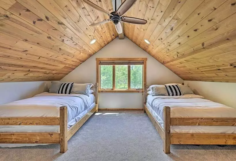 Cabin 1 Mi To Sand Valley, 1 Block To Beach