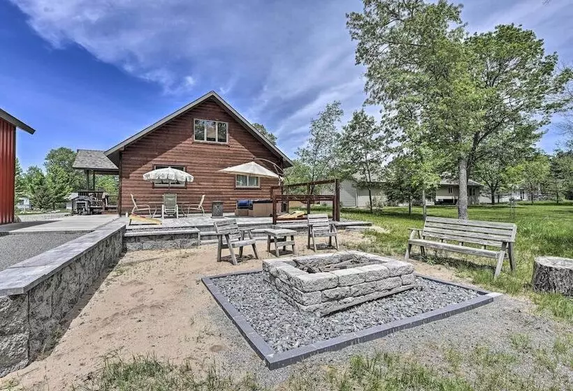 Cabin 1 Mi To Sand Valley, 1 Block To Beach