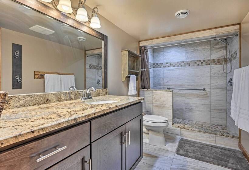 Cabin 1 Mi To Sand Valley, 1 Block To Beach