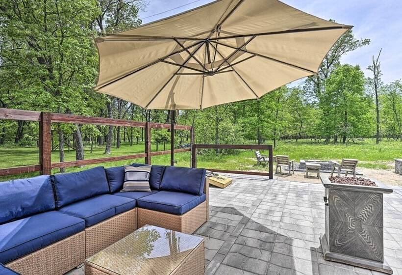 Cabin 1 Mi To Sand Valley, 1 Block To Beach