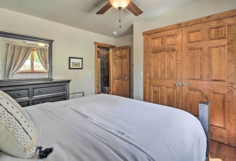 Cabin 1 Mi To Sand Valley, 1 Block To Beach