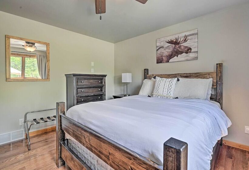 Cabin 1 Mi To Sand Valley, 1 Block To Beach