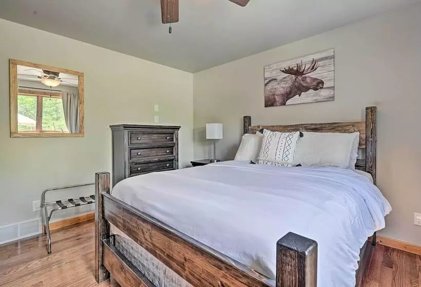 Cabin 1 Mi To Sand Valley, 1 Block To Beach