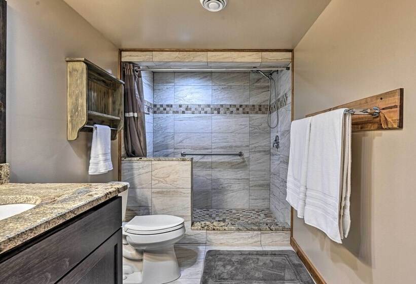 Cabin 1 Mi To Sand Valley, 1 Block To Beach