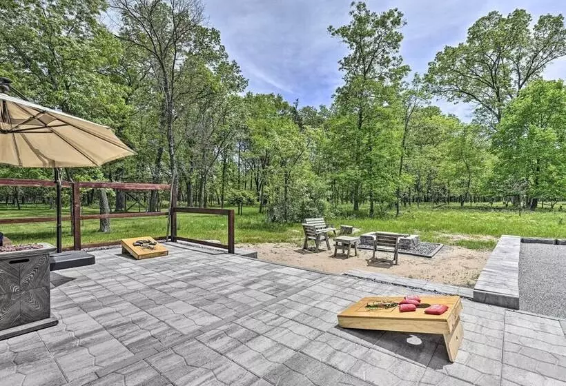 Cabin 1 Mi To Sand Valley, 1 Block To Beach