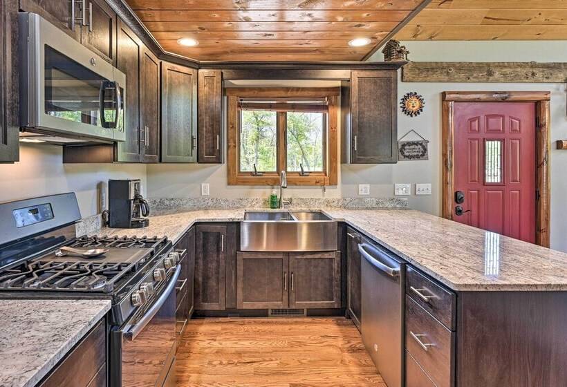 Cabin 1 Mi To Sand Valley, 1 Block To Beach