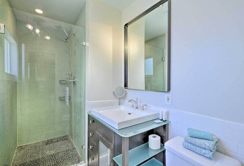 Central Phoenix Home W/ Pool & Hot Tub!