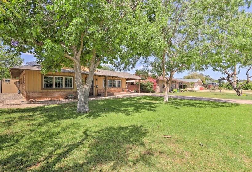 Central Phoenix Home W/ Pool & Hot Tub!