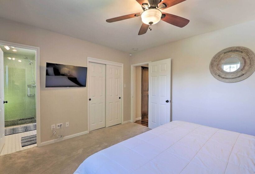 Central Phoenix Home W/ Pool & Hot Tub!