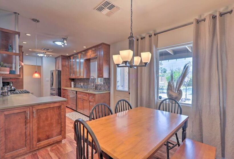 Central Phoenix Home W/ Pool & Hot Tub!