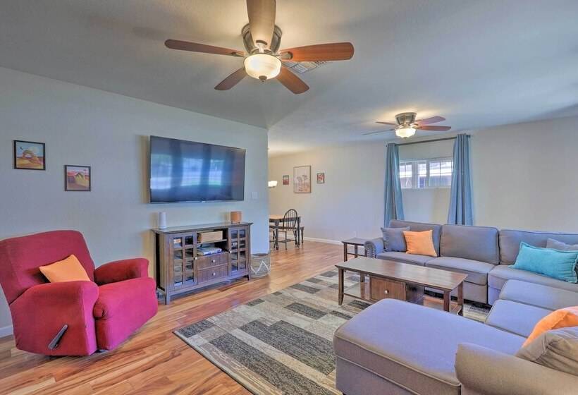 Central Phoenix Home W/ Pool & Hot Tub!