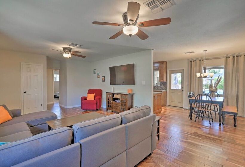 Central Phoenix Home W/ Pool & Hot Tub!
