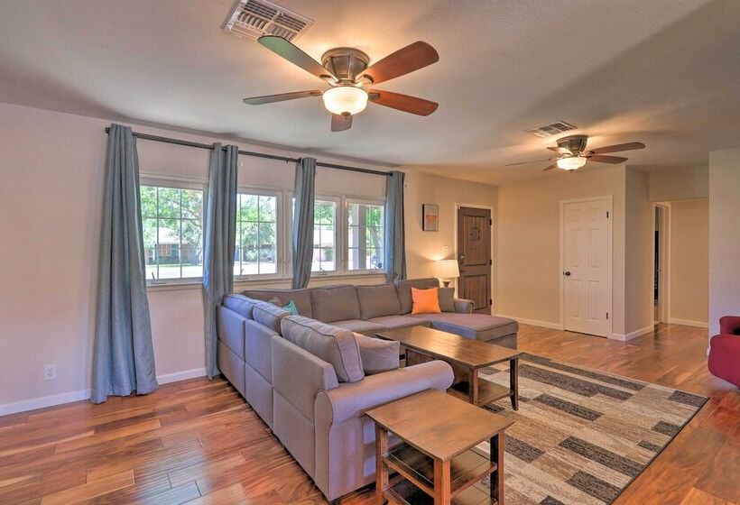 Central Phoenix Home W/ Pool & Hot Tub!