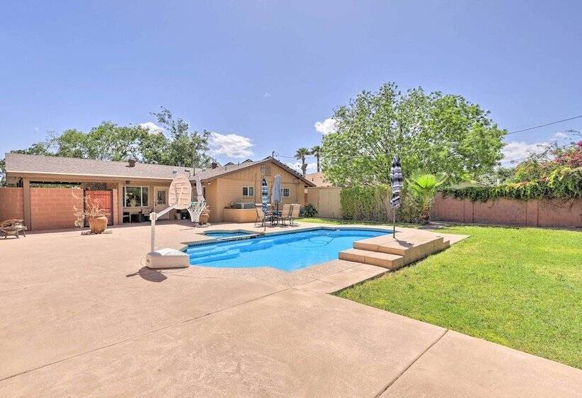 Central Phoenix Home W/ Pool & Hot Tub!
