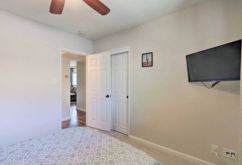 Central Phoenix Home W/ Pool & Hot Tub!