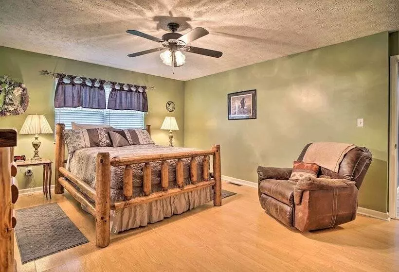 Charming  Hideaway Haven  Near Pigeon Forge!