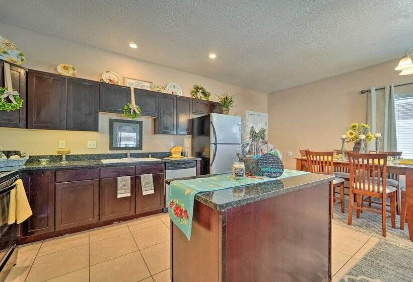 Charming Portales Retreat Across From Enmu!