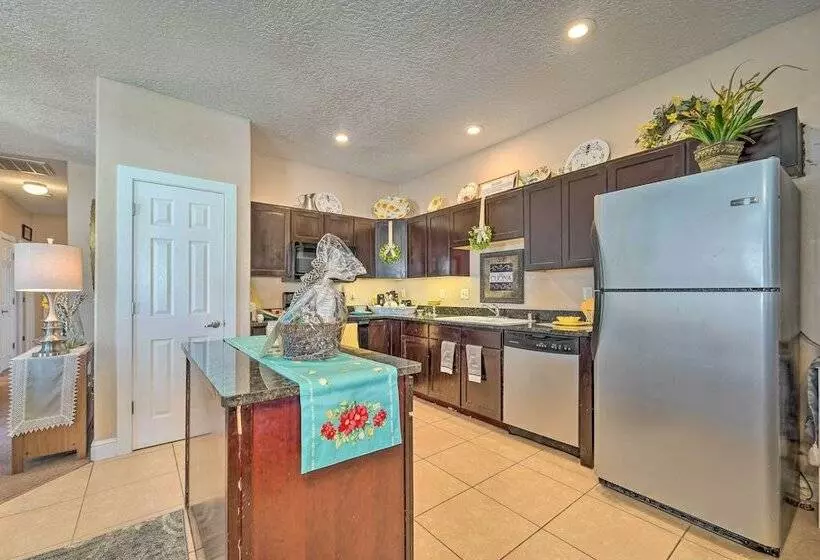 Charming Portales Retreat Across From Enmu!