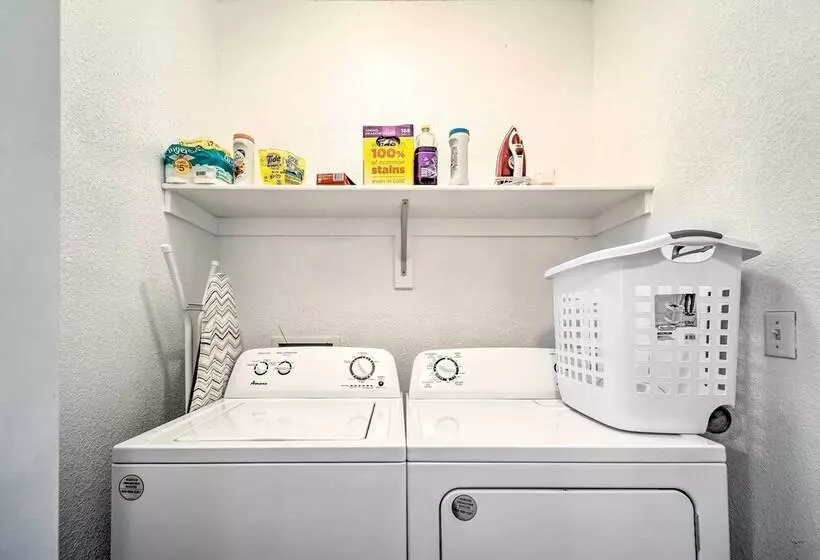 Charming Portales Retreat Across From Enmu!