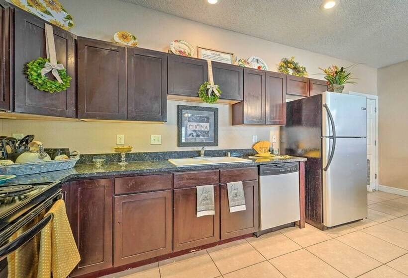 Charming Portales Retreat Across From Enmu!