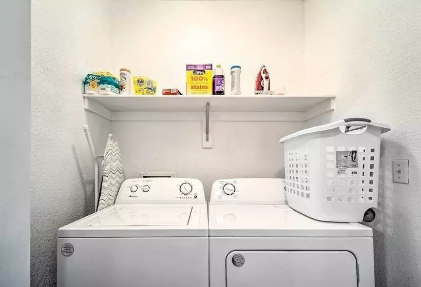 Charming Portales Retreat Across From Enmu!