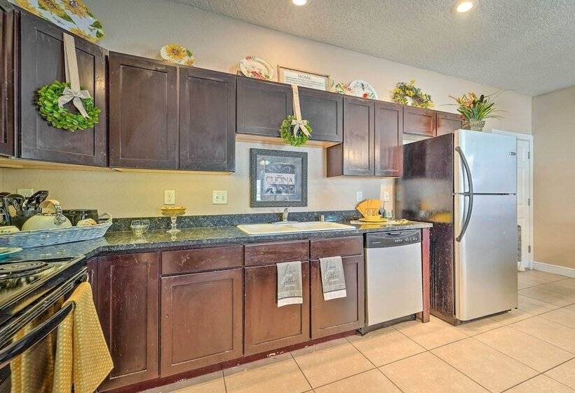 Charming Portales Retreat Across From Enmu!