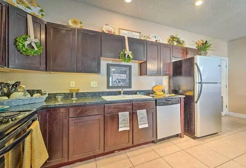 Charming Portales Retreat Across From Enmu!