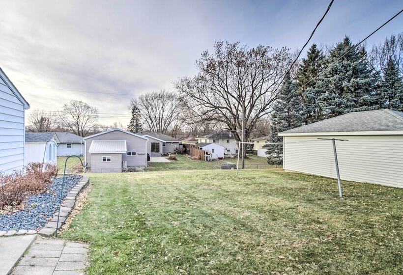 Cheerful Rochester Retreat W/ Yard & Workout Room!