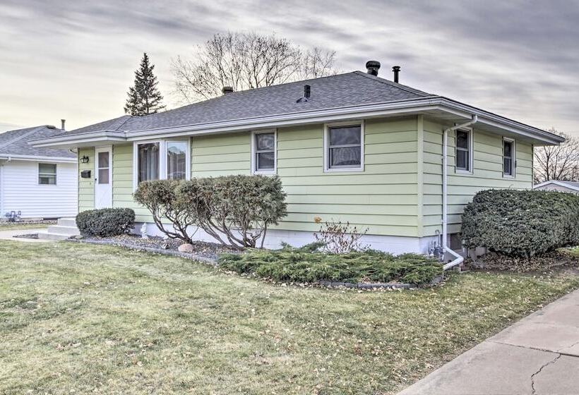 Cheerful Rochester Retreat W/ Yard & Workout Room!