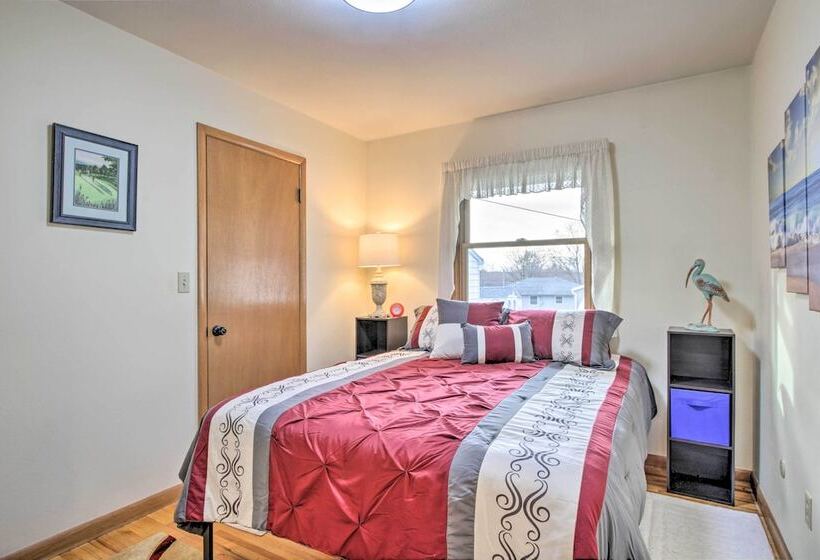 Cheerful Rochester Retreat W/ Yard & Workout Room!