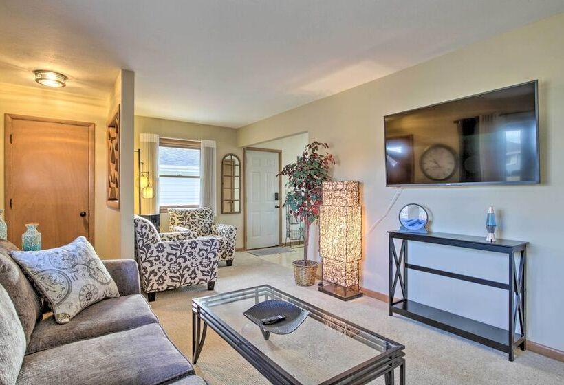 Cheerful Rochester Retreat W/ Yard & Workout Room!