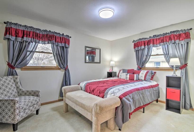 Cheerful Rochester Retreat W/ Yard & Workout Room!