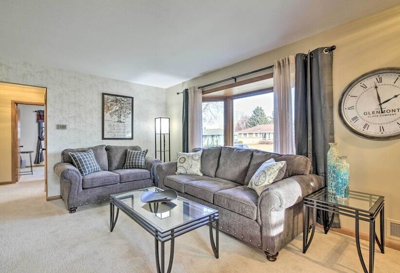 Cheerful Rochester Retreat W/ Yard & Workout Room!