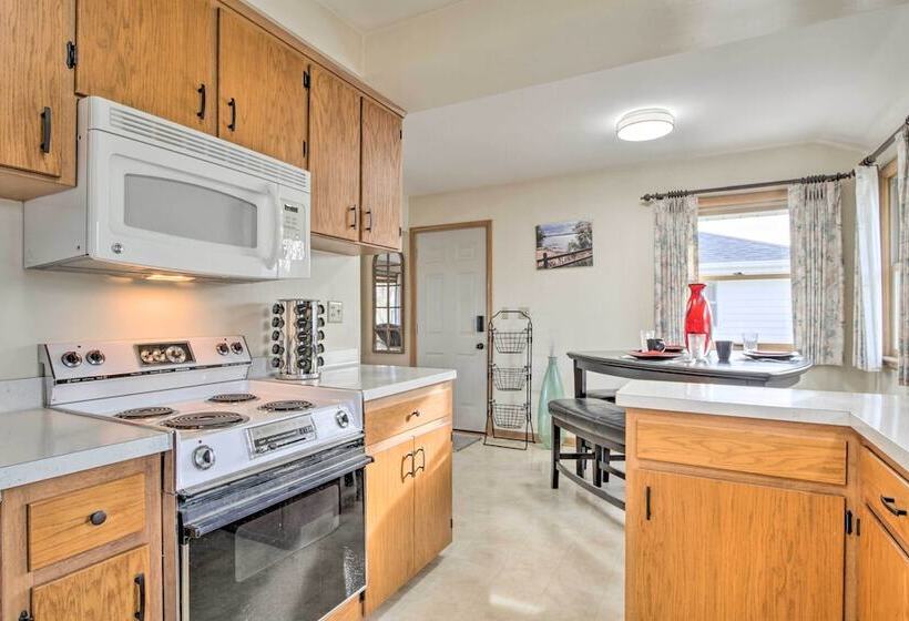 Cheerful Rochester Retreat W/ Yard & Workout Room!