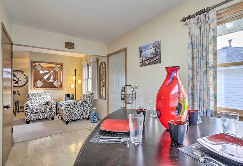 Cheerful Rochester Retreat W/ Yard & Workout Room!