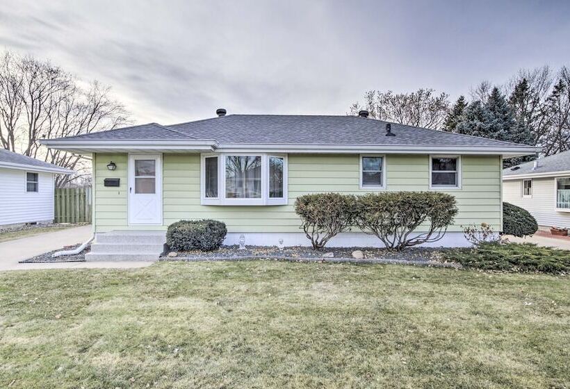 Cheerful Rochester Retreat W/ Yard & Workout Room!