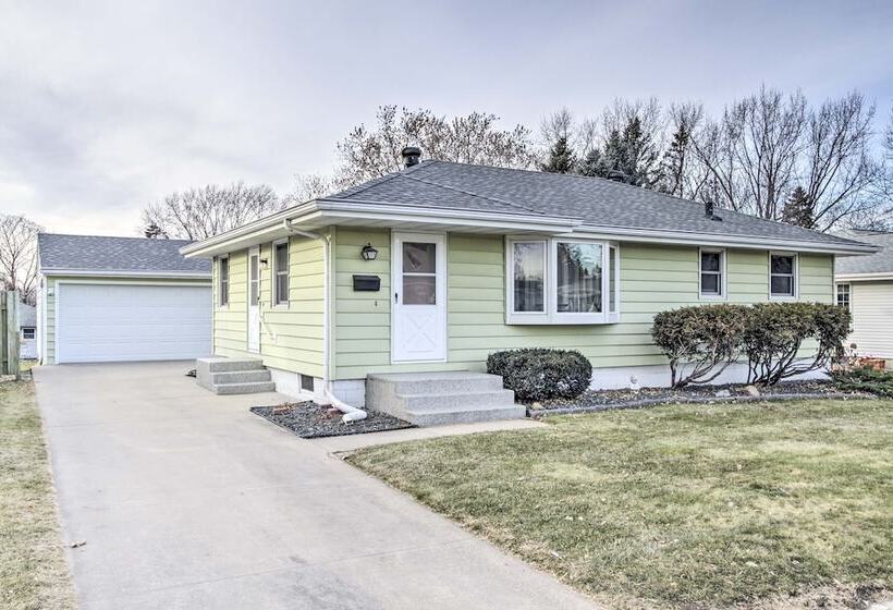 Cheerful Rochester Retreat W/ Yard & Workout Room!