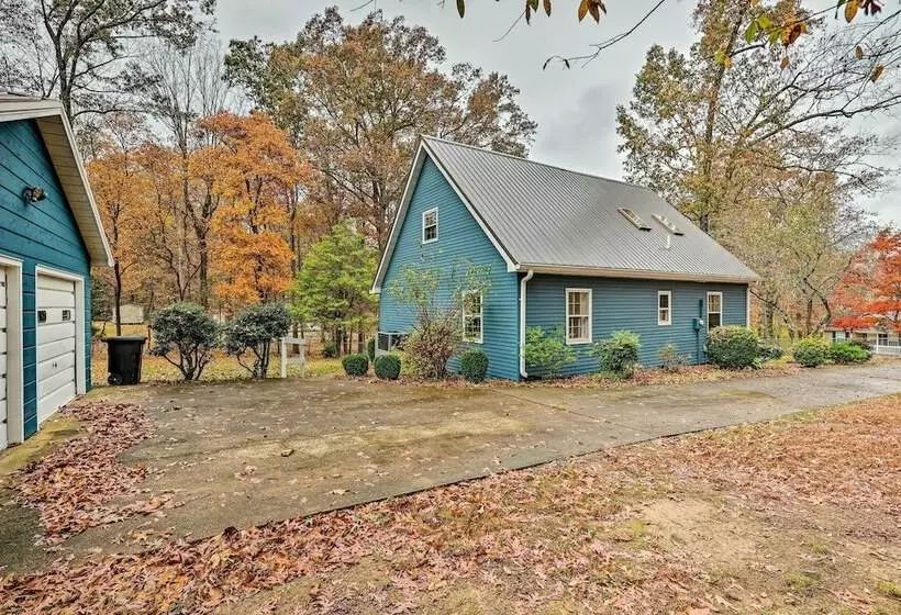 Cozy Cottage W/ Private Yard: Pet Friendly!