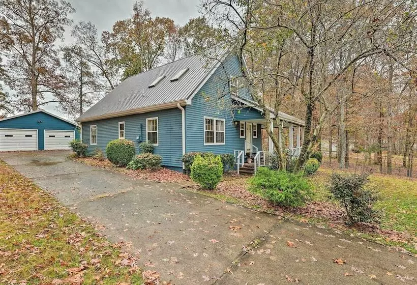Cozy Cottage W/ Private Yard: Pet Friendly!