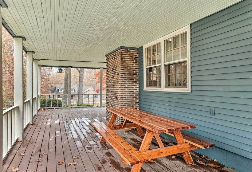 Cozy Cottage W/ Private Yard: Pet Friendly!