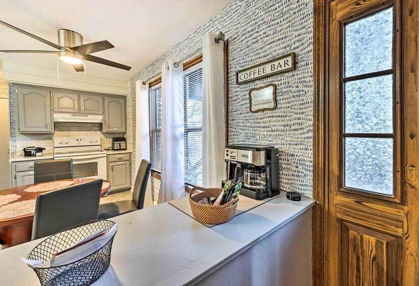 Cozy Holiday Island Home: Hot Tub + Chiminea!