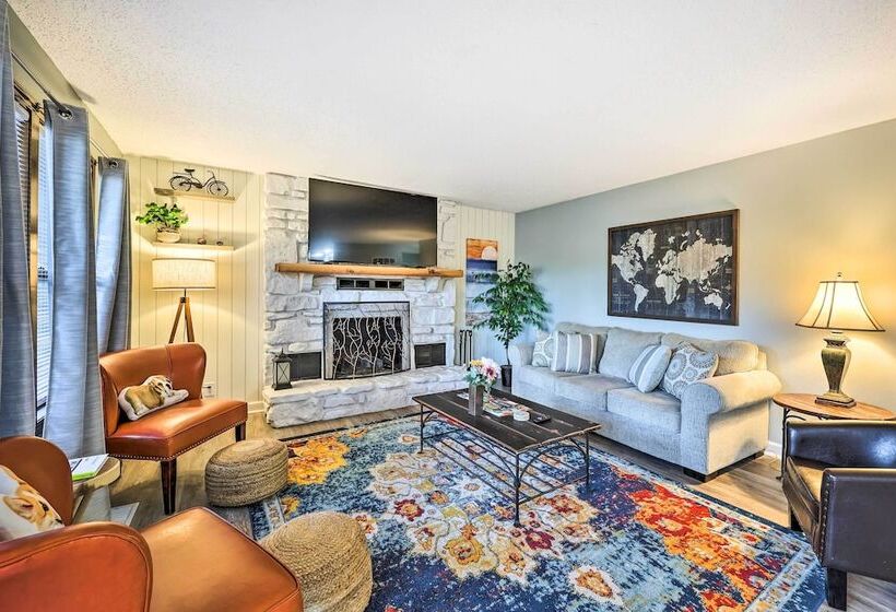 Cozy Holiday Island Home: Hot Tub + Chiminea!