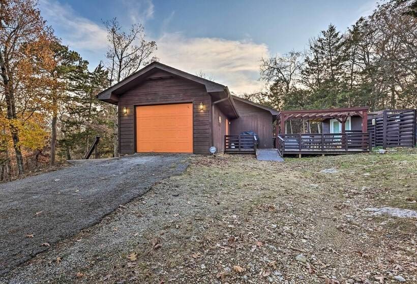 Cozy Holiday Island Home: Hot Tub + Chiminea!